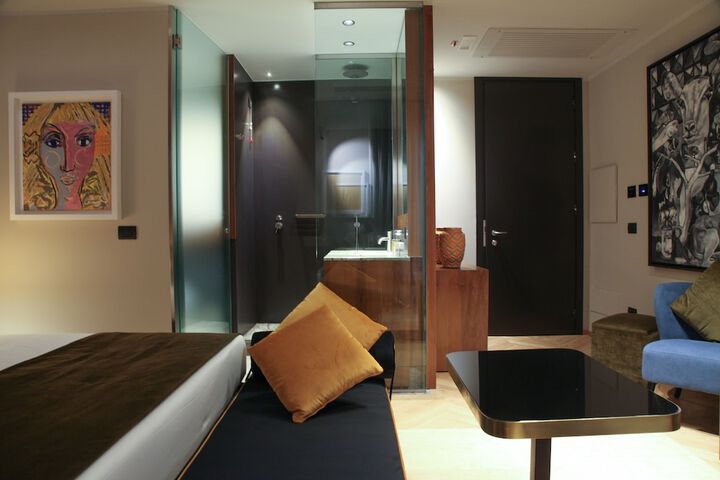 Room 9 of 73