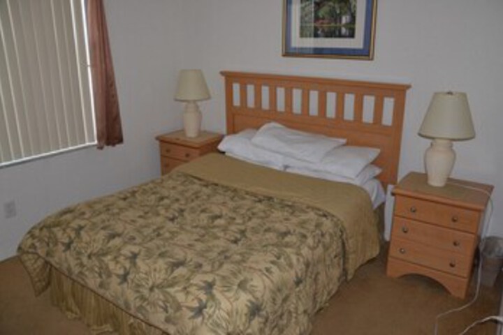 Room 8 of 10