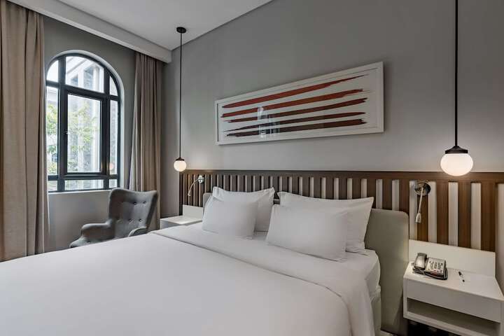Room 26 of 193
