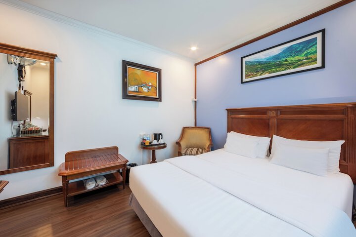 Room 10 of 33