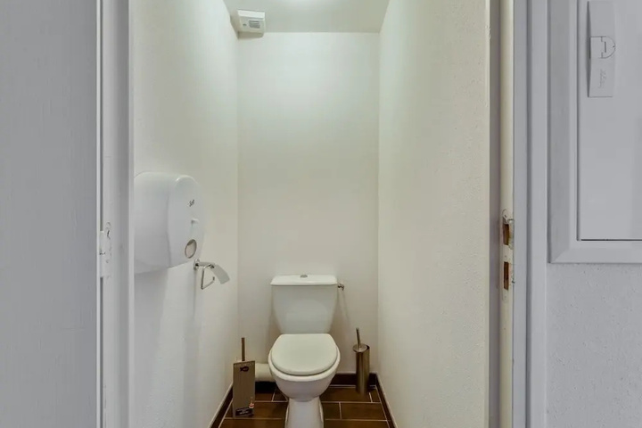 Room 8 of 15