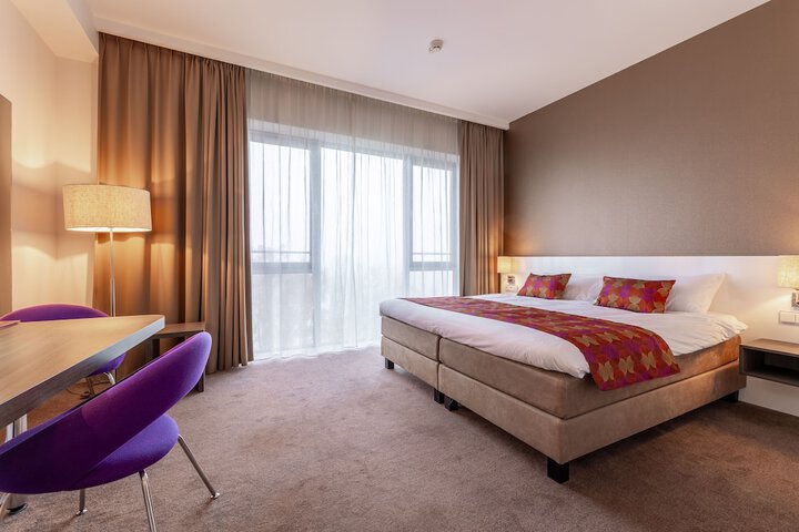Room 4 of 40