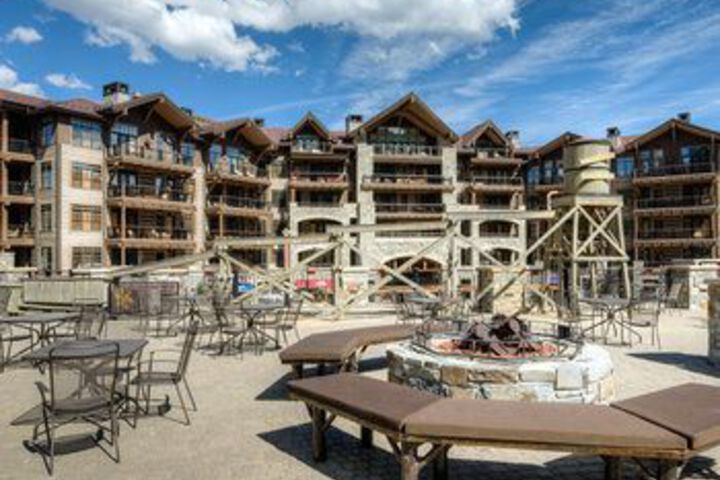 Hotel Exterior 10 of 41