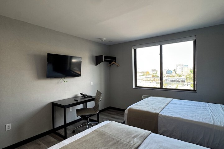 Room 4 of 14
