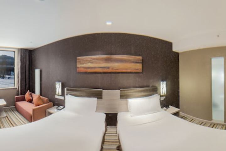Room 4 of 87