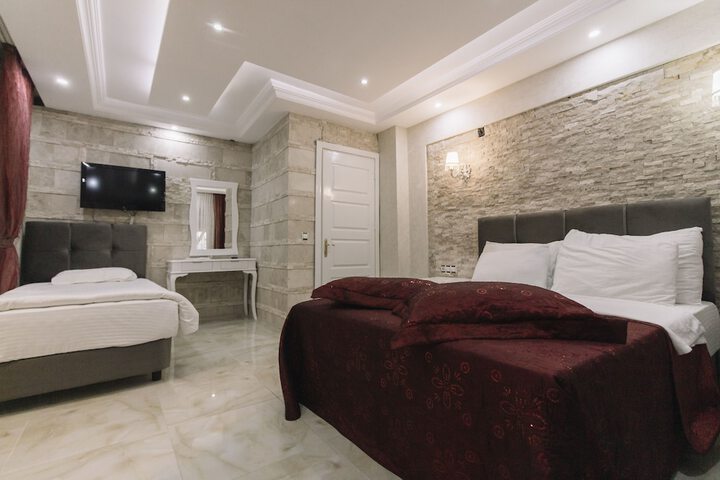 Room 12 of 73