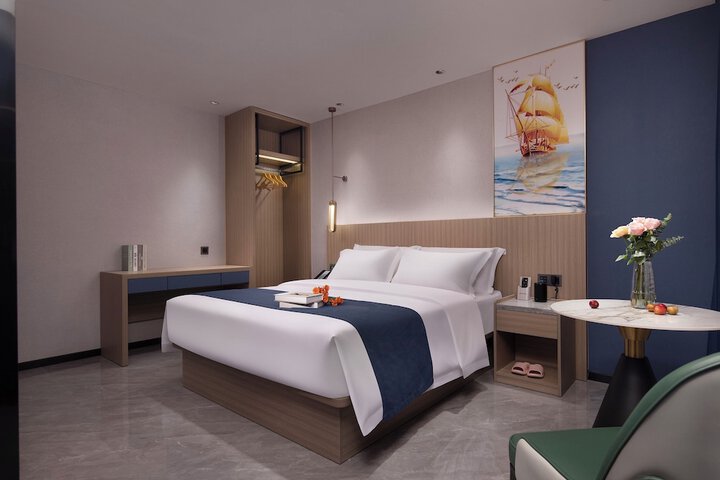 Room 17 of 31