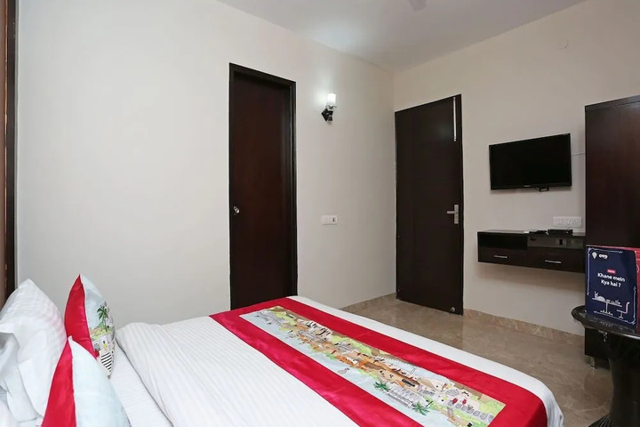 Room 9 of 20