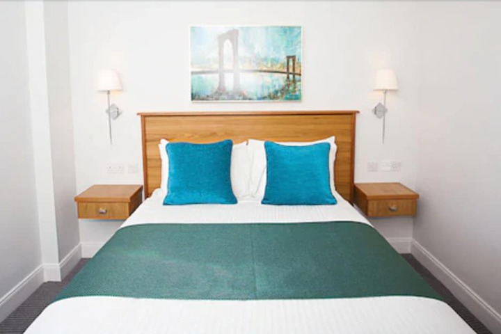 Room 10 of 38
