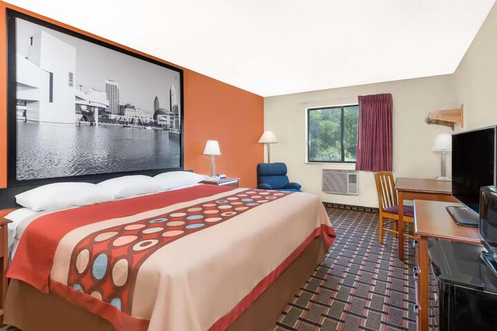 1 Queen Bed (15 of 15)
