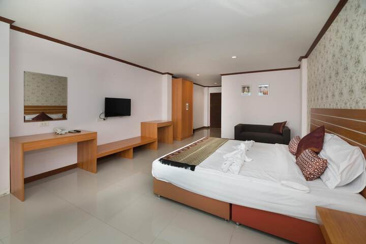 Room 8 of 25