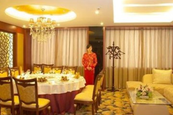 Dining 3 of 23