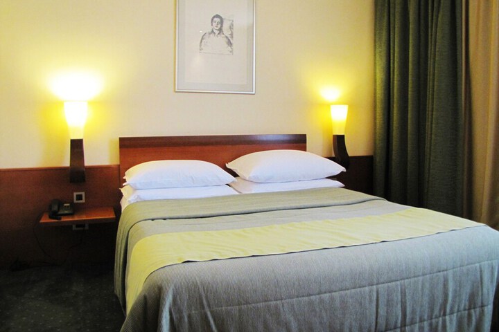 Room 3 of 56
