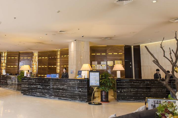 Hotel Interior 4 of 33