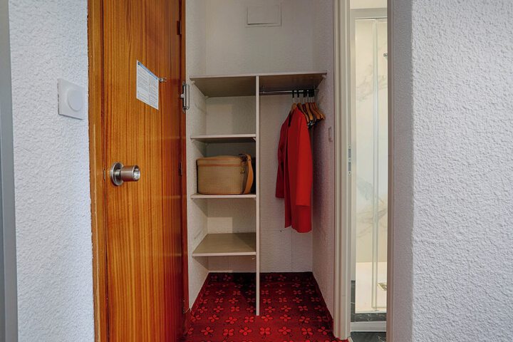 Room 48 of 191