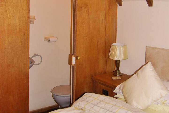 Room 6 of 22