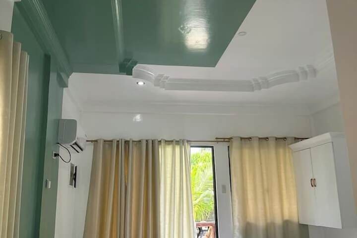 Room 9 of 33