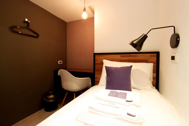 Room 17 of 44