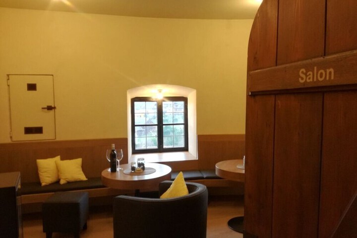 Room 3 of 33