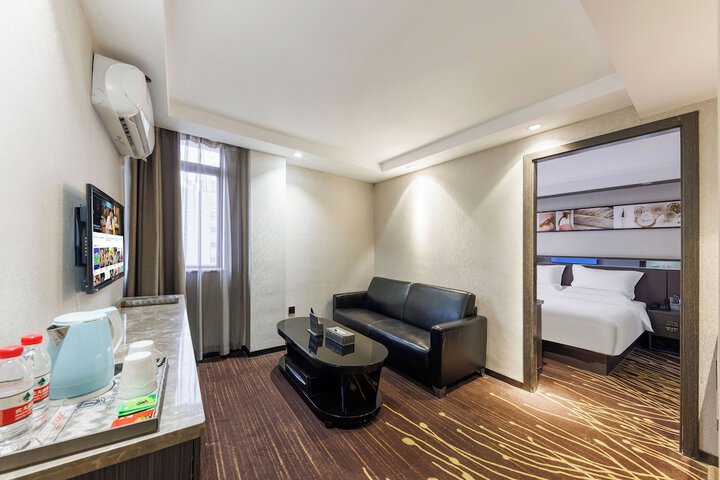 Room 32 of 53