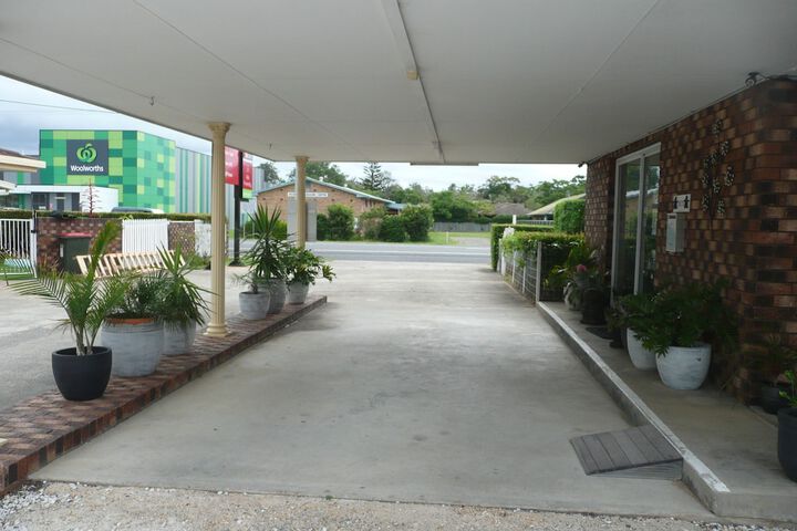 Check-in/check-out kiosk
