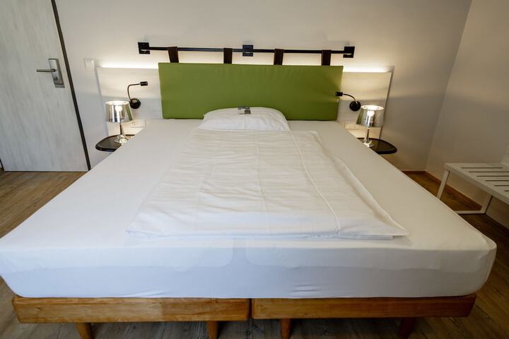 Room 33 of 60