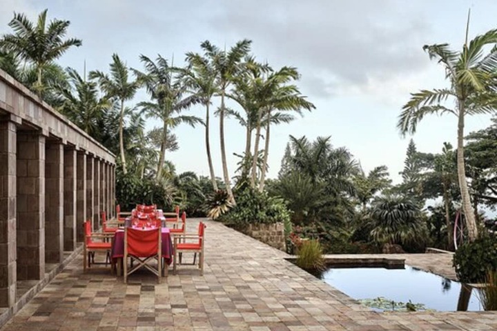 Hotel Pool