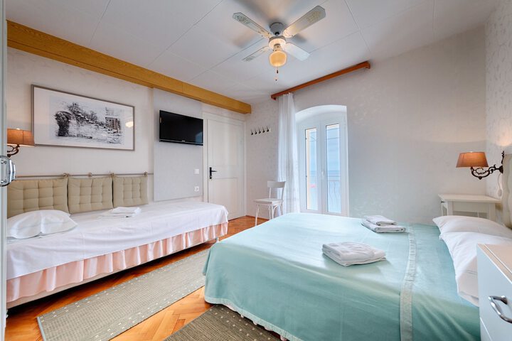 Room 13 of 48