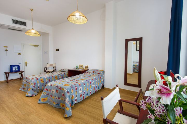 Room 52 of 178