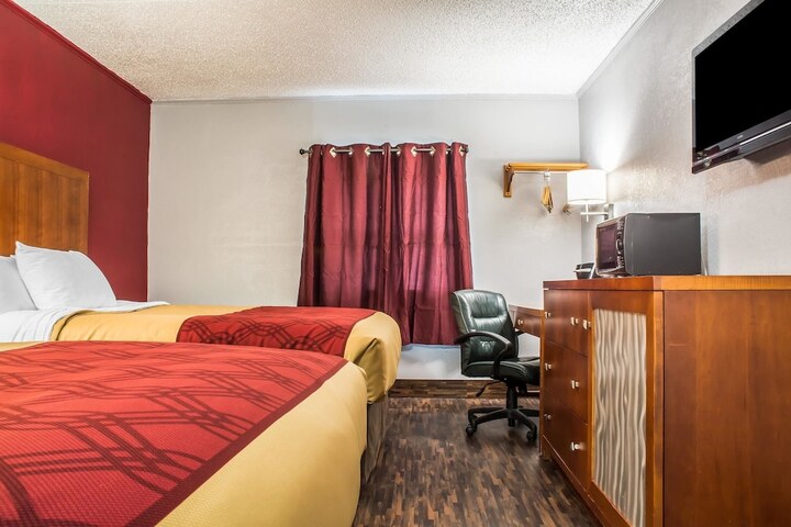 2 Queen Beds (2 of 14)