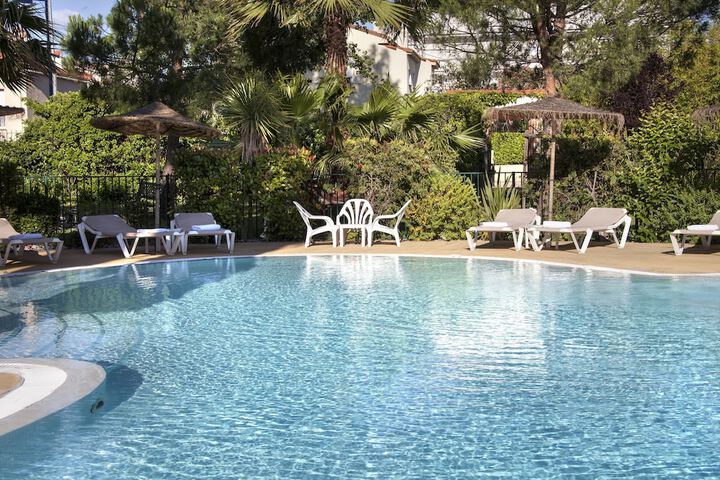 Pool 44 of 85
