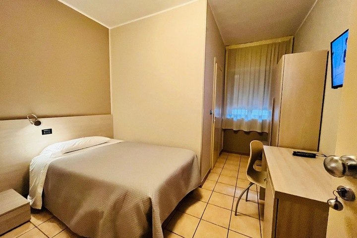 Room 14 of 74