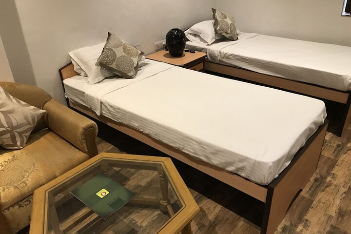 Room 5 of 12
