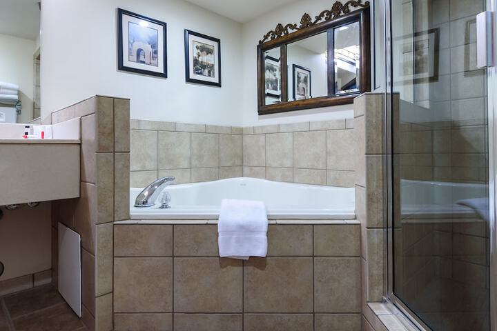 Private spa tub