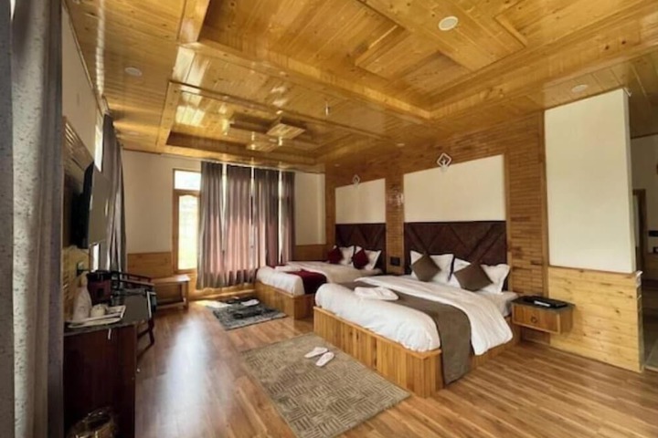 Room 14 of 18