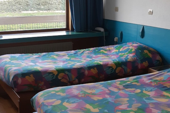 Room 5 of 18