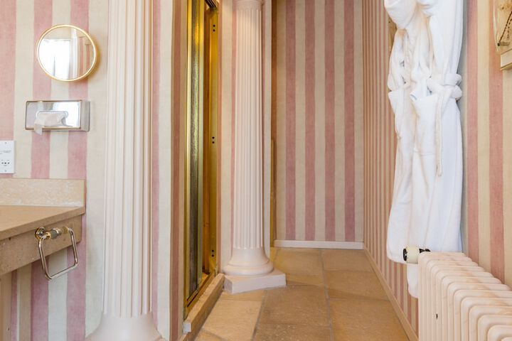 Room 21 of 28