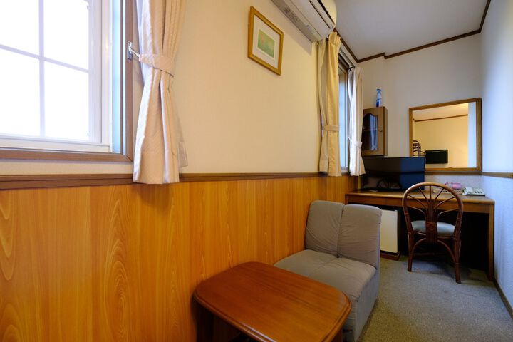 Room 7 of 94