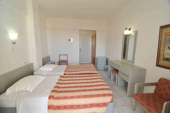 Room 12 of 46