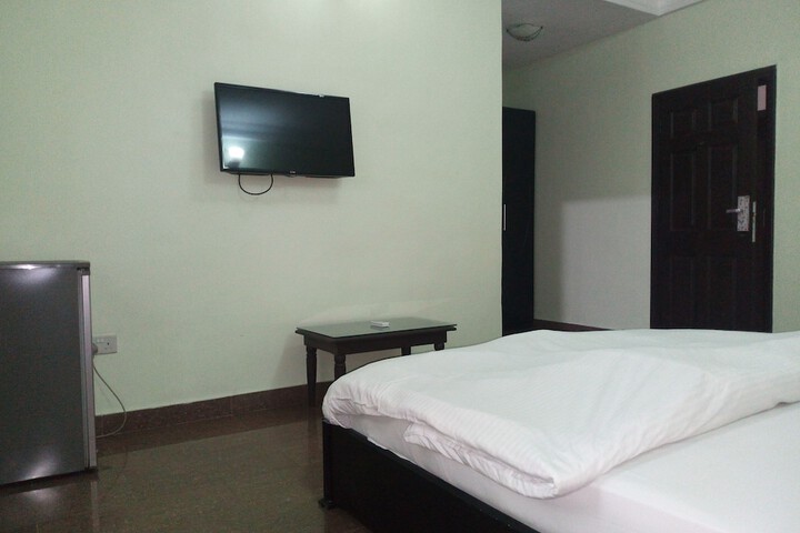 Room 12 of 24