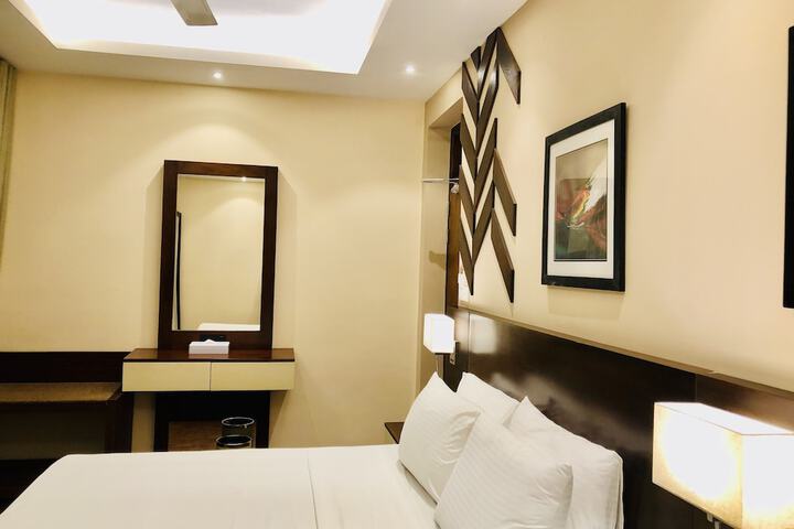 Room 28 of 66