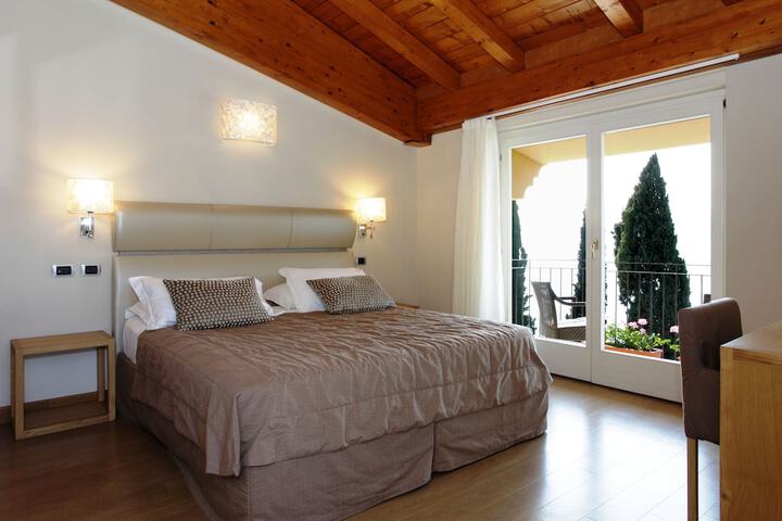 Room 4 of 61