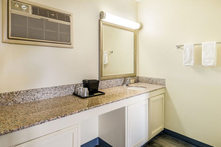 Room 20 of 32