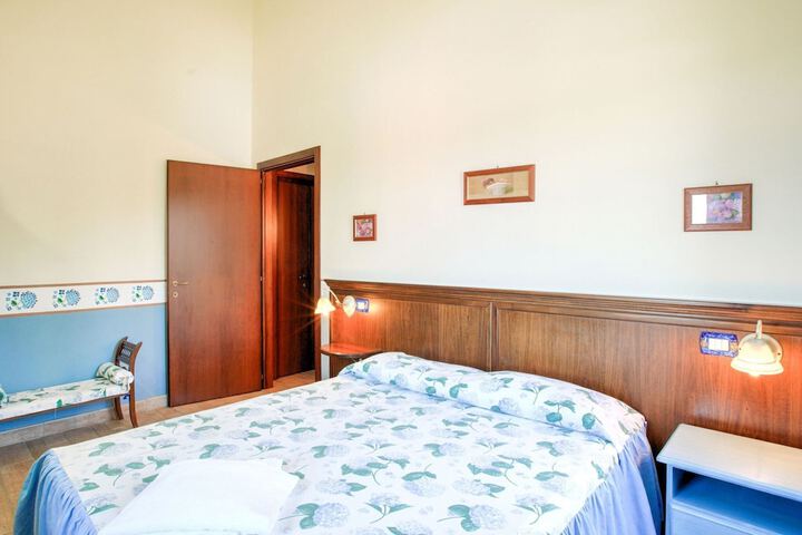 Room 8 of 181