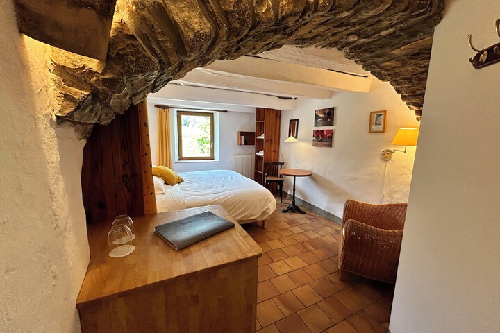 Room 4 of 24