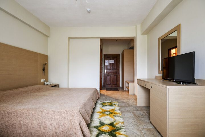 Room 10 of 82