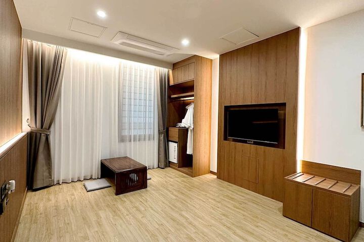 Room 15 of 42
