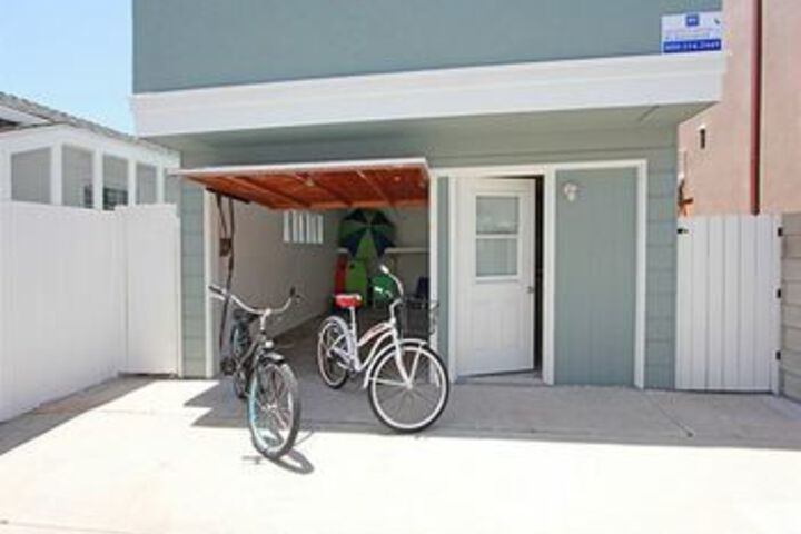 Exterior of Anade Ave 68262 by RedAwning