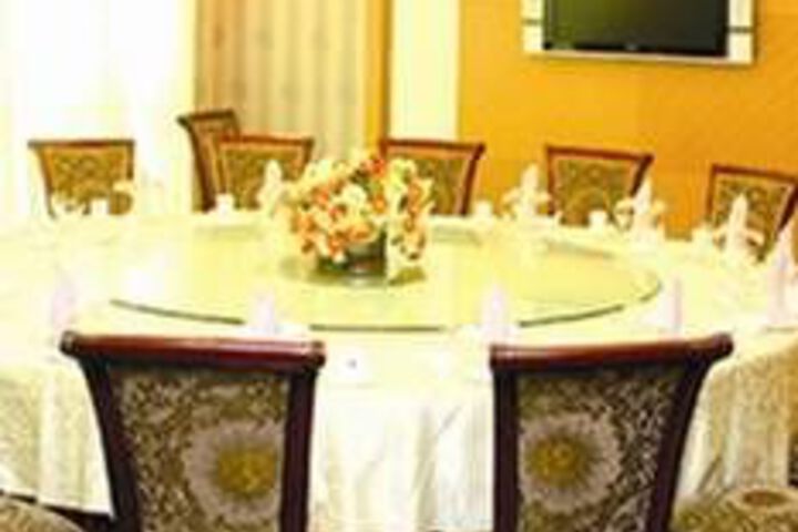 Dining 62 of 63