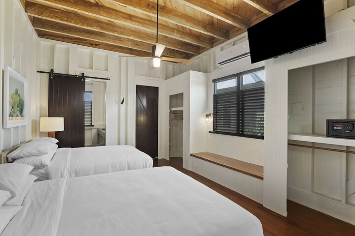 Room 25 of 238